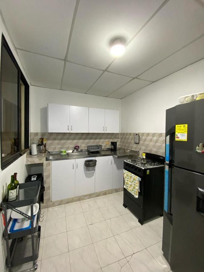 Habitaciones Independientes Cerca Al Aeropuerto 3 Cartagena Bagian luar foto